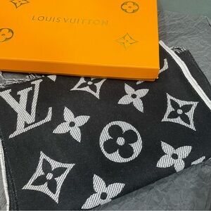 Louis Vuitton Monogram Black and White Wrap